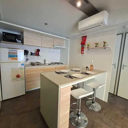 Πάρκο διακοπών La Closerie Des Cles ,mobil-home 4 Etoiles *