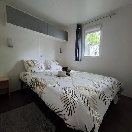 La Closerie Des Clés ,mobil-home 4 étoiles * Parentis-en-Born